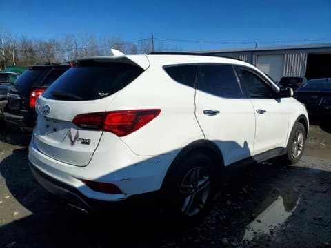 2017 Hyundai Santa Fe, VIN 5NMZUDLB4HH024670. Zdjęcie 3 z 6 z aukcji Copart. Katalog aut z USA OpenDataCar.