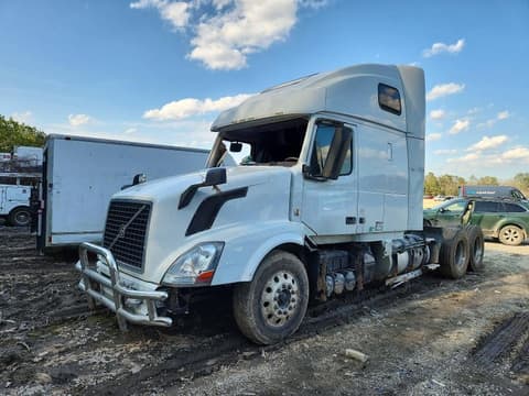 2017 Volvo VNL, VIN 4V4NC9EH9HN978354. Фото 2 з 6 з аукціону Copart. Каталог авто зі США OpenDataCar.