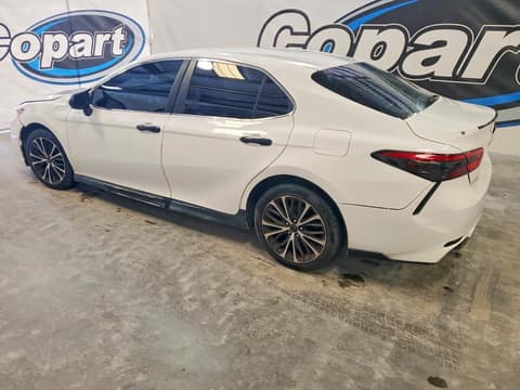 2018 Toyota Camry, VIN 4T1B11HK8JU626077. Фото 2 з 6 з аукціону Copart. Каталог авто зі США OpenDataCar.