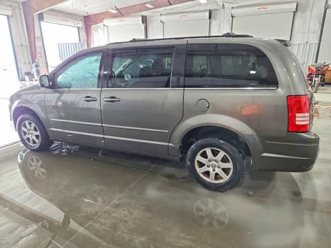 2010 Chrysler Town & Country, VIN 2A4RR5DX7AR400480. Фото 2 з 6 з аукціону Copart. Каталог авто зі США OpenDataCar.