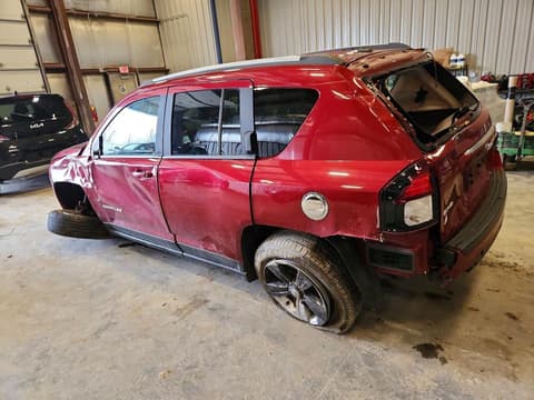 2015 Jeep Compass, VIN 1C4NJDEB0FD357040. Фото 2 з 6 з аукціону Copart. Каталог авто зі США OpenDataCar.