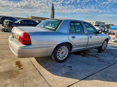 2010 Mercury Grand Marquis, VIN 2MEBM7FV9AX614717. Фото 3 з 6 з аукціону Copart. Каталог авто зі США OpenDataCar.