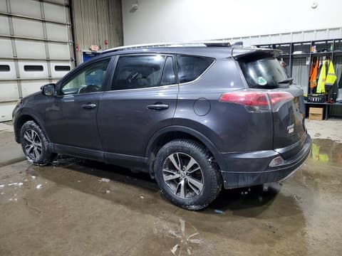 2018 Toyota RAV4, VIN JTMRFREV7JJ213652. Фото 2 з 6 з аукціону Copart. Каталог авто зі США OpenDataCar.