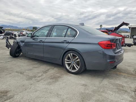 2017 Bmw 3 Series, VIN WBA8B9C51HK675751. Фото 2 з 6 з аукціону Copart. Каталог авто зі США OpenDataCar.