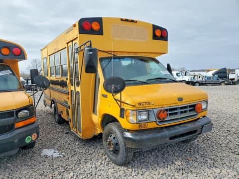 2001 Ford Econoline, VIN 1FDWE35F91HA77510. Фото 1 з 6 з аукціону Copart. Каталог авто зі США OpenDataCar.
