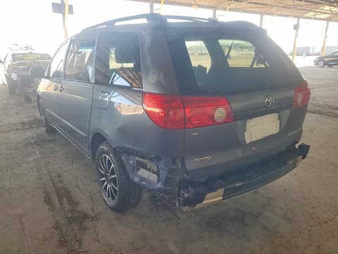 2010 Toyota Sienna, VIN 5TDKK4CCXAS293940. Фото 2 з 6 з аукціону Copart. Каталог авто зі США OpenDataCar.