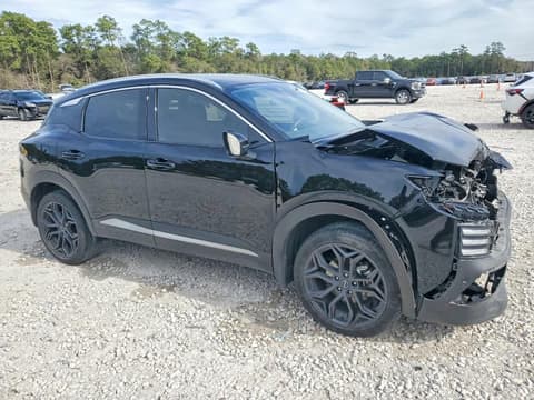 2025 Nissan Kicks, VIN 3N8AP6DA1SL393894. Фото 4 з 6 з аукціону Copart. Каталог авто зі США OpenDataCar.