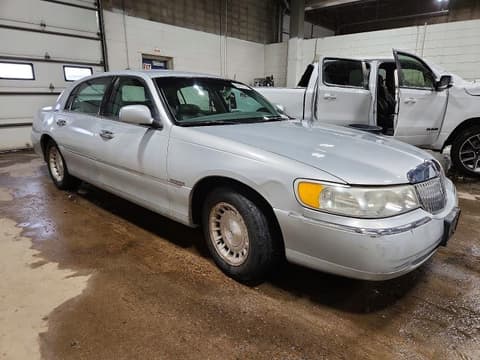 1999 Lincoln Town Car, VIN 1LNHM81W5XY672846. Фото 4 з 6 з аукціону Copart. Каталог авто зі США OpenDataCar.