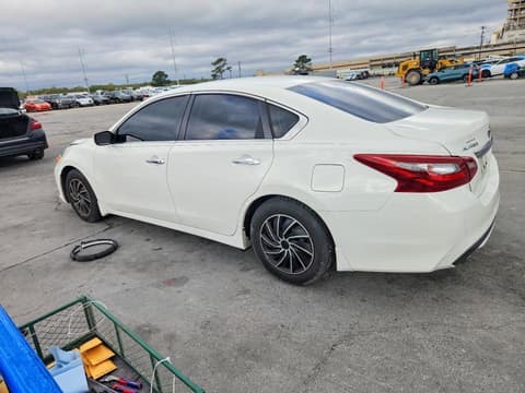 2018 Nissan Altima, VIN 1N4AL3AP4JC180971. Фото 2 з 6 з аукціону Copart. Каталог авто зі США OpenDataCar.