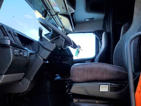 2024 Volvo VNR, VIN 4V4WC9EH4RN655643. Фото 5 из 6 с аукциона Copart. Каталог авто из США OpenDataCar.