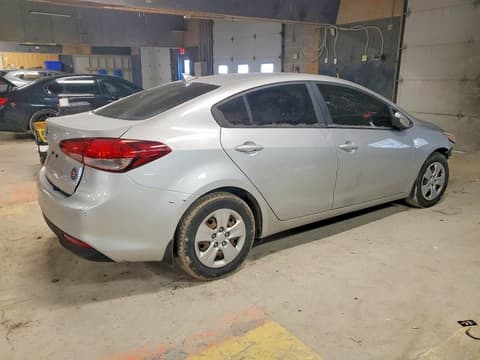 2017 Kia Forte, VIN 3KPFK4A78HE157415. Zdjęcie 3 z 6 z aukcji Copart. Katalog aut z USA OpenDataCar.