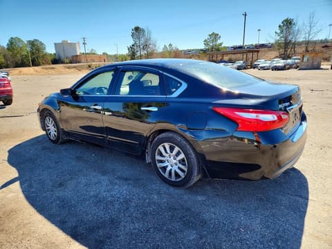 2017 Nissan Altima, VIN 1N4AL3AP4HC246302. Фото 2 з 6 з аукціону Copart. Каталог авто зі США OpenDataCar.