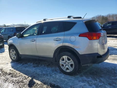2015 Toyota RAV4, VIN JTMBFREV5FJ027827. Фото 2 з 6 з аукціону Copart. Каталог авто зі США OpenDataCar.