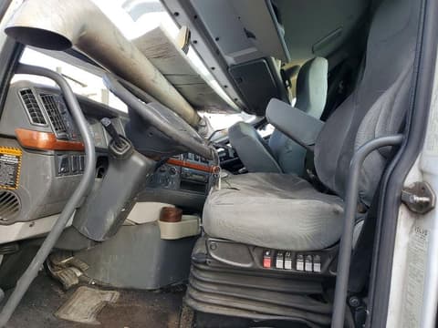 2011 Volvo VNM, VIN 4V4MC9EHXBN535780. Фото 5 з 6 з аукціону Copart. Каталог авто зі США OpenDataCar.