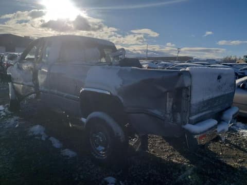 1996 Dodge Ram 2500, VIN 1B7KF23C2TJ136623. Zdjęcie 2 z 6 z aukcji Copart. Katalog aut z USA OpenDataCar.