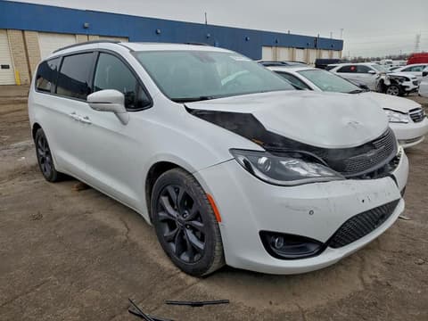 2018 Chrysler Pacifica, VIN 2C4RC1GG2JR174490. Фото 4 з 6 з аукціону Copart. Каталог авто зі США OpenDataCar.