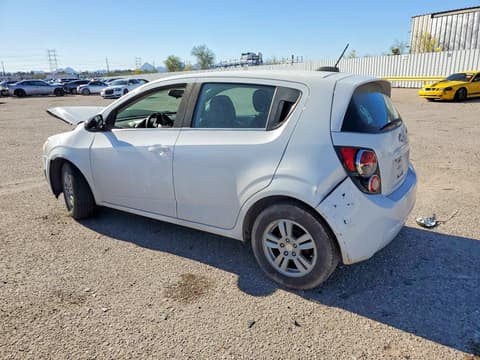 2015 Chevrolet Sonic, VIN 1G1JC6SHXF4215994. Фото 2 з 6 з аукціону Copart. Каталог авто зі США OpenDataCar.