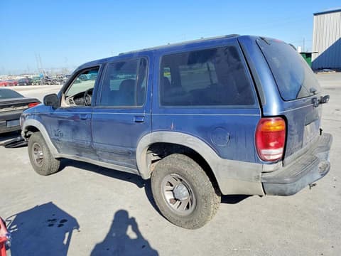 2000 Ford Explorer, VIN 1FMZU62X2YZB76057. Фото 2 из 6 с аукциона Copart. Каталог авто из США OpenDataCar.