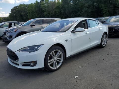 2014 Tesla Model S, VIN 5YJSA1H1XEFP55657. Фото 1 з 6 з аукціону Copart. Каталог авто зі США OpenDataCar.