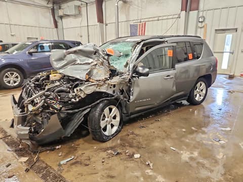 2013 Jeep Compass, VIN 1C4NJDEB1DD196467. Фото 1 з 6 з аукціону Copart. Каталог авто зі США OpenDataCar.