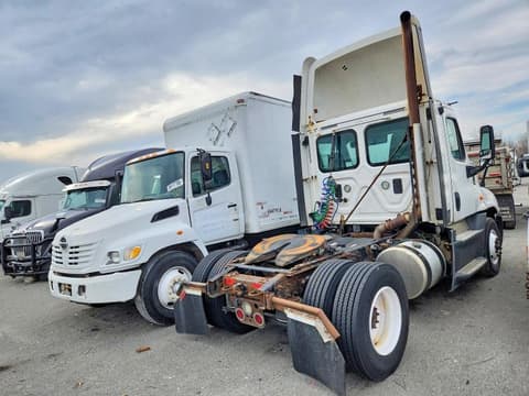 2016 Freightliner Cascadia 125, VIN 1FUBGEDV4GLHC5673. Фото 4 з 6 з аукціону Copart. Каталог авто зі США OpenDataCar.