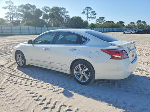 2015 Nissan Altima, VIN 1N4AL3APXFC217612. Фото 2 з 6 з аукціону Copart. Каталог авто зі США OpenDataCar.