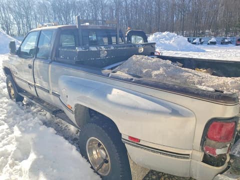 1997 Dodge Ram 3500, VIN 3B7MF33D0VM565921. Фото 2 из 6 с аукциона Copart. Каталог авто из США OpenDataCar.