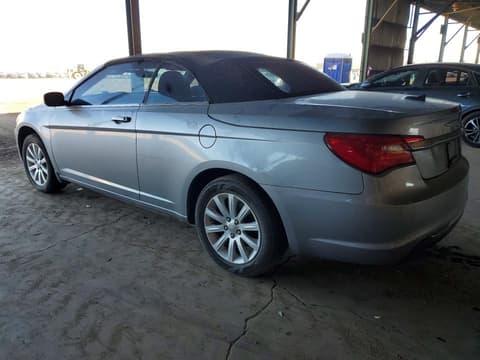 2013 Chrysler 200, VIN 1C3BCBEB1DN592334. Фото 2 з 6 з аукціону Copart. Каталог авто зі США OpenDataCar.