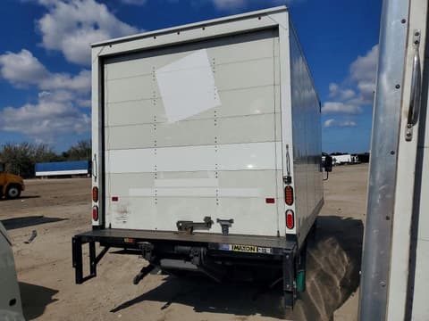 2024 Isuzu NPR, VIN JALC4W164R7K01930. Фото 3 з 6 з аукціону Copart. Каталог авто зі США OpenDataCar.