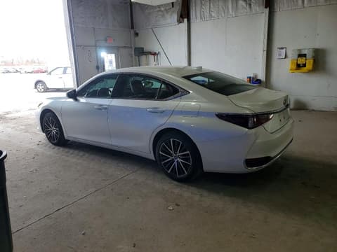 2024 Lexus ES 250, VIN 58AD11D13RU013178. Фото 2 из 6 с аукциона Copart. Каталог авто из США OpenDataCar.