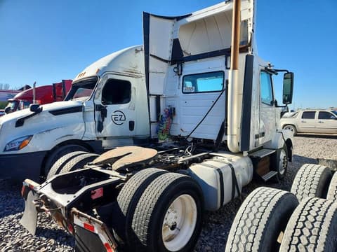 2012 Volvo VNL, VIN 4V4N19EH2CN549507. Фото 4 з 6 з аукціону Copart. Каталог авто зі США OpenDataCar.