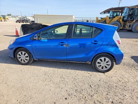 2013 Toyota Prius C, VIN JTDKDTB32D1049884. Фото 2 з 6 з аукціону Copart. Каталог авто зі США OpenDataCar.