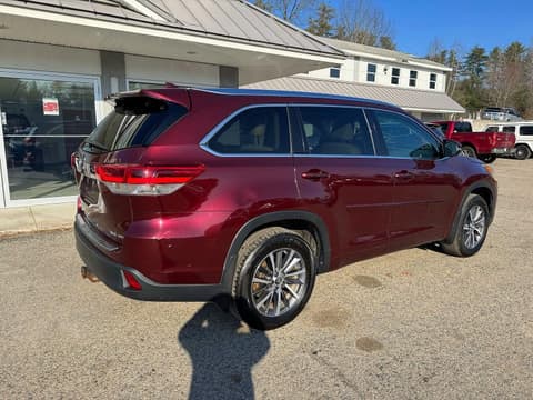 2018 Toyota Highlander, VIN 5TDJZRFH2JS823121. Фото 4 з 6 з аукціону Copart. Каталог авто зі США OpenDataCar.