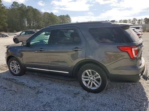 2017 Ford Explorer, VIN 1FM5K7DHXHGE40640. Фото 2 з 6 з аукціону Copart. Каталог авто зі США OpenDataCar.