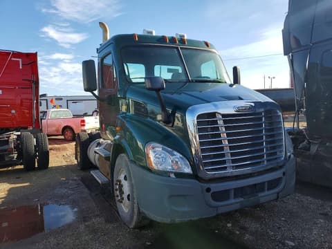 2015 Freightliner Cascadia, VIN 3AKBGADV4FSGB4584. Фото 1 з 6 з аукціону Copart. Каталог авто зі США OpenDataCar.