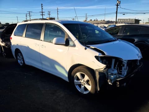 2014 Toyota Sienna, VIN 5TDKK3DC1ES407189. Фото 4 з 6 з аукціону Copart. Каталог авто зі США OpenDataCar.