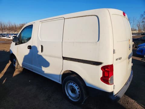 2015 Nissan NV 200, VIN 3N6CM0KN4FK699481. Фото 2 з 6 з аукціону Copart. Каталог авто зі США OpenDataCar.