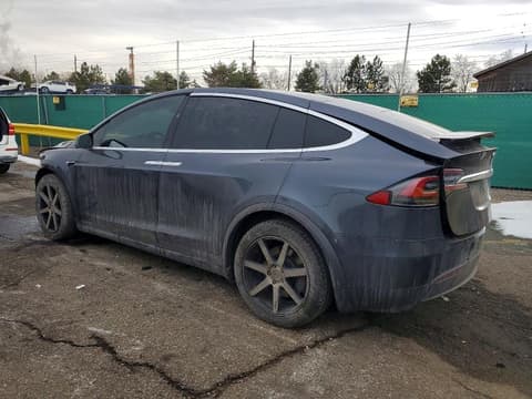 2018 Tesla Model X, VIN 5YJXCBE23JF104447. Фото 2 з 6 з аукціону Copart. Каталог авто зі США OpenDataCar.