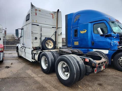 2014 Volvo VNL, VIN 4V4NC9TH8EN157955. Фото 3 из 6 с аукциона Copart. Каталог авто из США OpenDataCar.