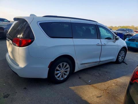 2017 Chrysler Pacifica, VIN 2C4RC1BG2HR794208. Фото 3 з 6 з аукціону Copart. Каталог авто зі США OpenDataCar.