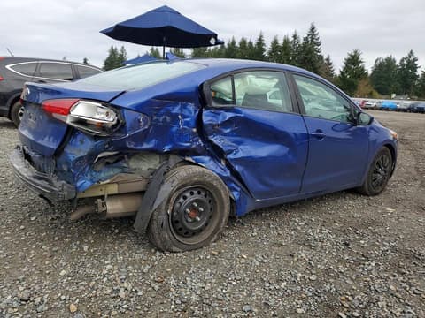 2017 Kia Forte, VIN 3KPFL4A75HE135028. Фото 3 из 6 с аукциона Copart. Каталог авто из США OpenDataCar.