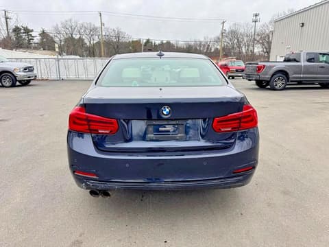 2017 Bmw 3 Series, VIN WBA8D9G51HNU59577. Фото 5 з 6 з аукціону Copart. Каталог авто зі США OpenDataCar.