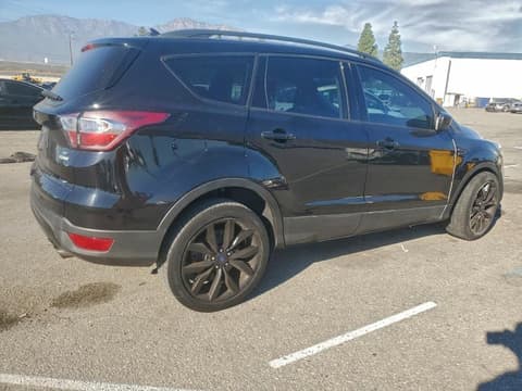 2018 Ford Escape, VIN 1FMCU0GD9JUA37239. Фото 3 з 6 з аукціону Copart. Каталог авто зі США OpenDataCar.