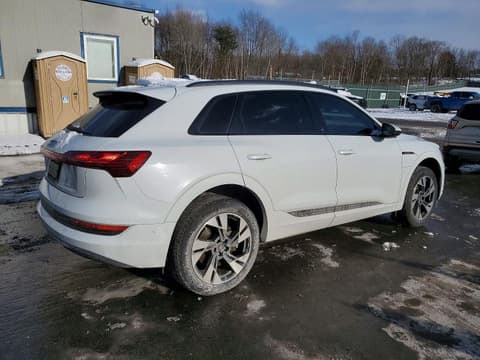 2022 Audi e-tron, VIN WA1AAAGE1NB014519. Фото 3 з 6 з аукціону Copart. Каталог авто зі США OpenDataCar.