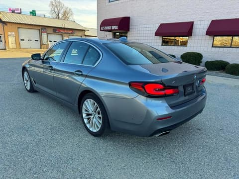 2021 Bmw 5 Series, VIN WBA13BJ05MCF40549. Фото 3 з 6 з аукціону Copart. Каталог авто зі США OpenDataCar.