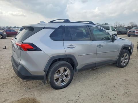 2022 Toyota RAV4, VIN 2T3P1RFV4NW313428. Фото 3 з 6 з аукціону Copart. Каталог авто зі США OpenDataCar.