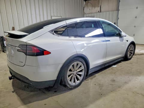 2017 Tesla Model X, VIN 5YJXCDE29HF043692. Фото 3 з 6 з аукціону Copart. Каталог авто зі США OpenDataCar.