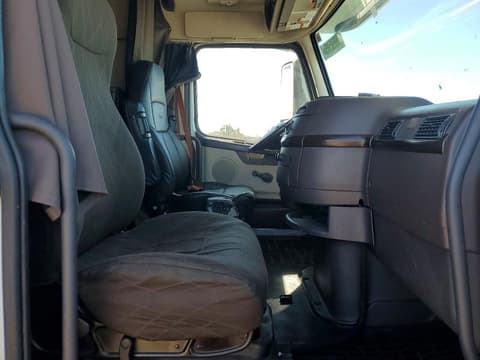 2014 Volvo VNL, VIN 4V4NC9EH7EN174971. Фото 5 з 6 з аукціону Copart. Каталог авто зі США OpenDataCar.