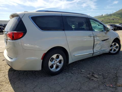 2017 Chrysler Pacifica, VIN 2C4RC1EGXHR622567. Фото 3 из 6 с аукциона Copart. Каталог авто из США OpenDataCar.