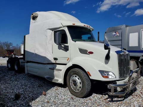 2021 Peterbilt 579, VIN 1XPBDP9X2MD747876. Photo 1 of 6 from Copart auction. OpenDataCar US salvage catalog.
